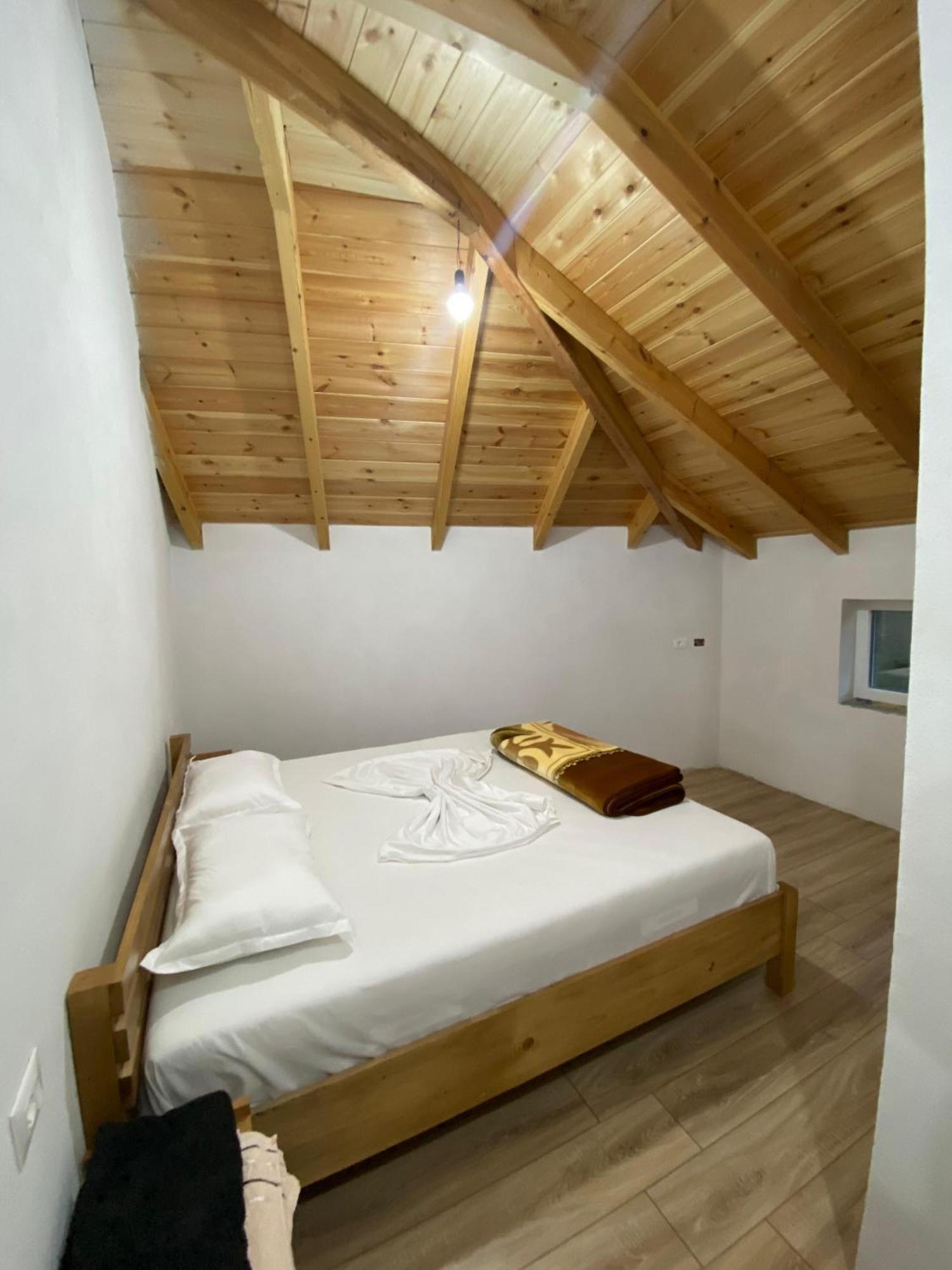Guest House Korabi Ceren Bagian luar foto