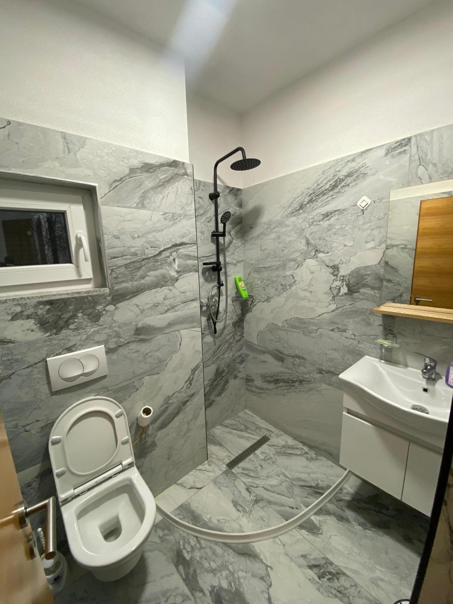 Guest House Korabi Ceren Bagian luar foto