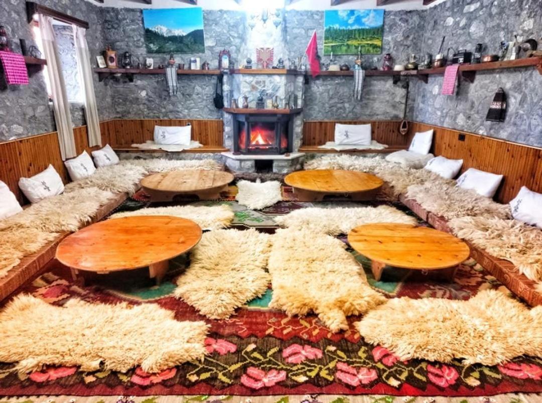 Guest House Korabi Ceren Bagian luar foto